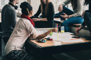 Importancia de la Toma de Decisiones en el Trabajo en Equipo